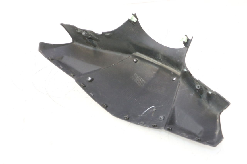 photo de TAPA MANILLAR TRASERO PEUGEOT KISBEE 4T 50 (2023 - 2026) - Detalles de los puntos de fijación