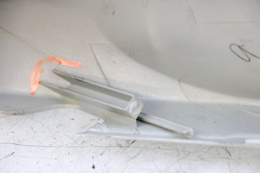 photo de TAPA MANILLAR TRASERO KYMCO GRAND DINK 125 (2008 - 2014) - Otra perspectiva