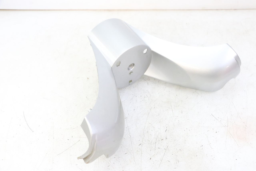 photo de TAPA MANILLAR TRASERO KYMCO GRAND DINK 125 (2008 - 2014) - Detalles de los puntos de fijación