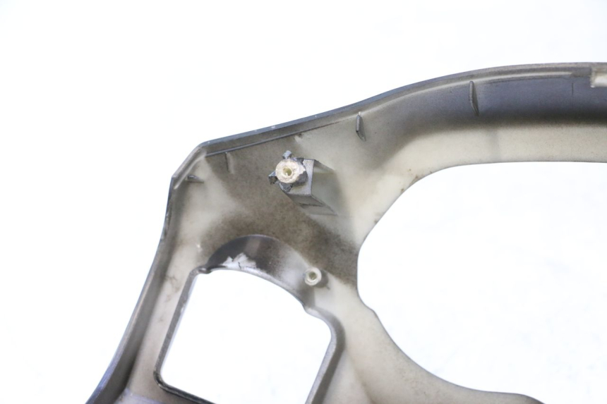 photo de TAPA MANILLAR TRASERO LONGJIA LJ50QT 8M 2T 50 (2010 - 2017) - Primer plano técnico
