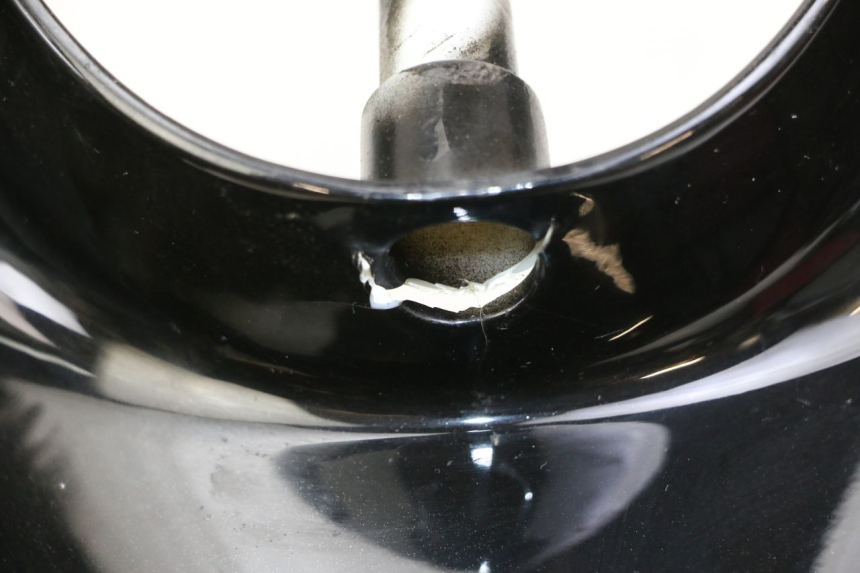 photo de TAPA MANILLAR TRASERO LONGJIA SHARPY 125 (2020 - 2024) - Detalle de la pieza