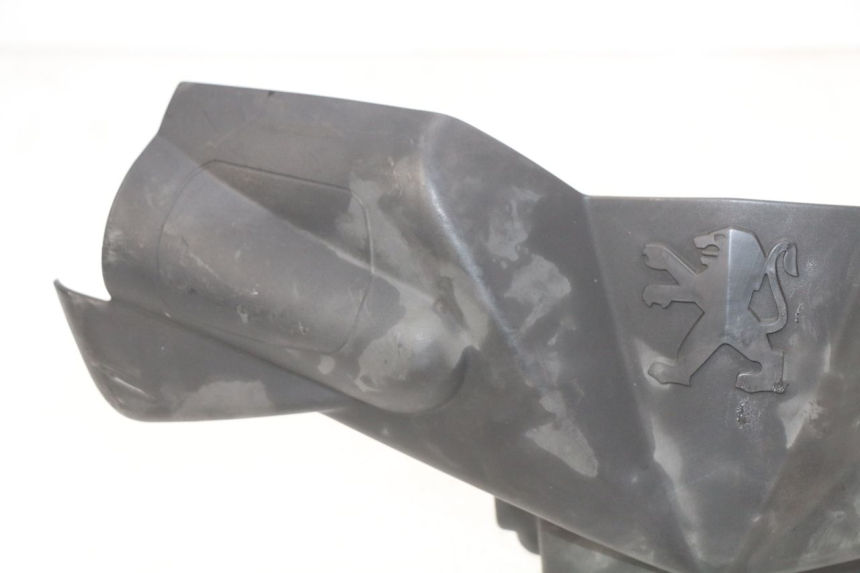 photo de CUBIERTA DEL MANILLAR DELANTERO PEUGEOT LUDIX 50 (2008 - 2017) - Detalles de los puntos de fijación