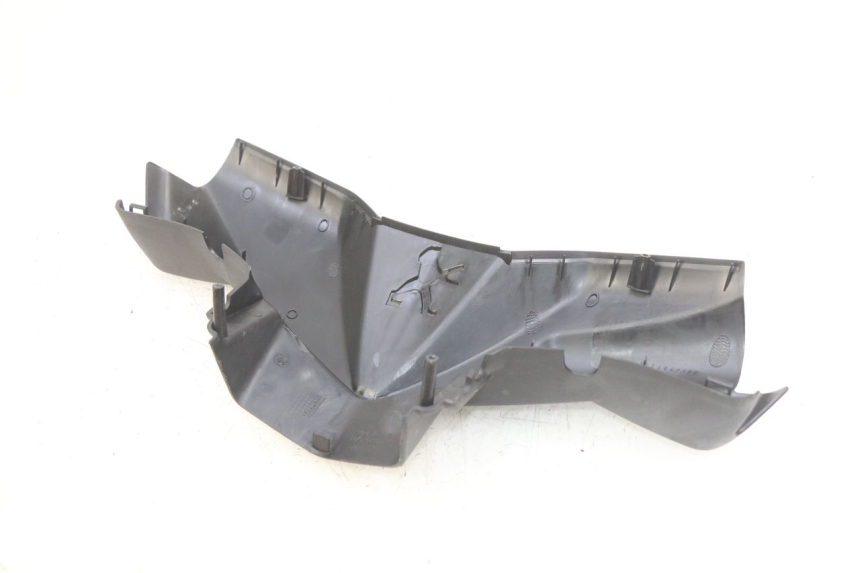 photo de CUBIERTA DEL MANILLAR DELANTERO PEUGEOT LUDIX 50 (2005 - 2007) - Primer plano técnico