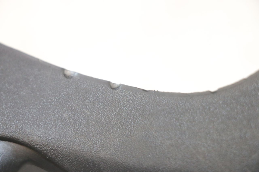 photo de TAPA MANILLAR TRASERO PIAGGIO MP3 HPE 300 (2019 - 2026) - Primer plano técnico