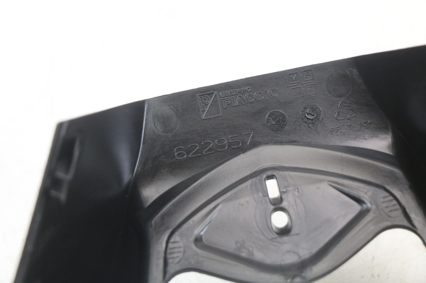 photo de CUBIERTA DEL MANILLAR DELANTERO PIAGGIO MP3 LT 400 (2007 - 2012) - Vista general del producto