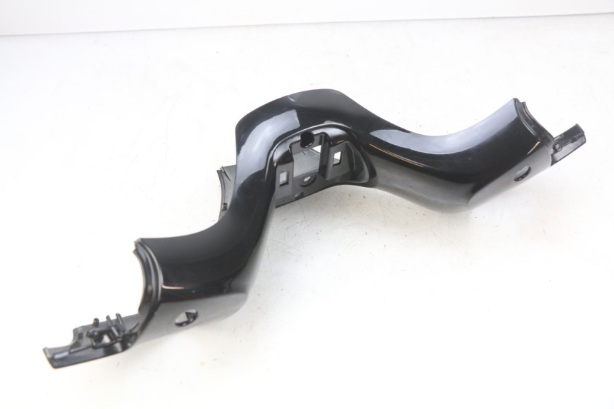 photo de CUBIERTA DEL MANILLAR DELANTERO PIAGGIO MP3 500 (2014 - 2017) - Otra perspectiva