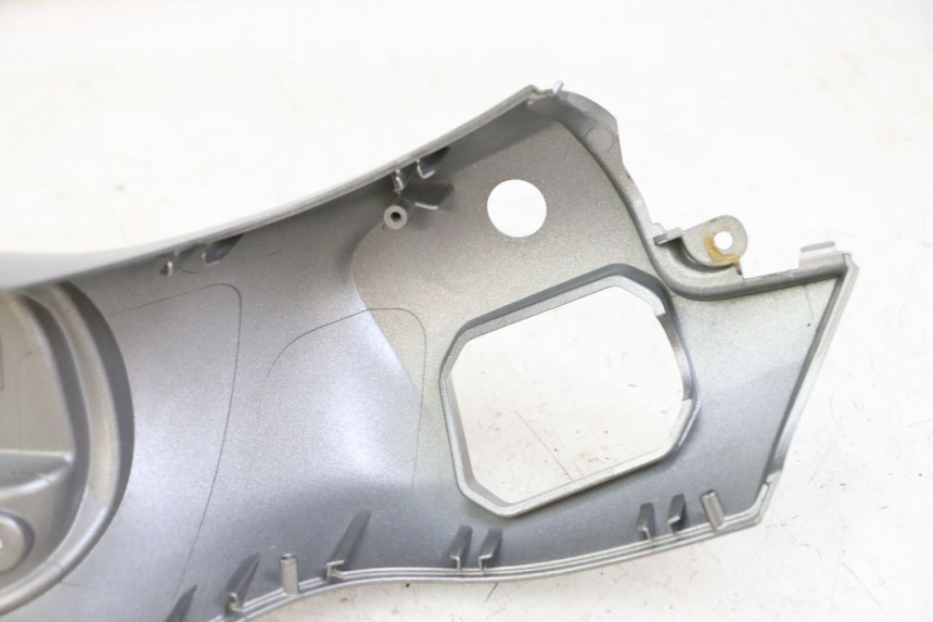 photo de CUBIERTA DEL MANILLAR DELANTERO PIAGGIO MP3 500 (2014 - 2017) - Primer plano técnico