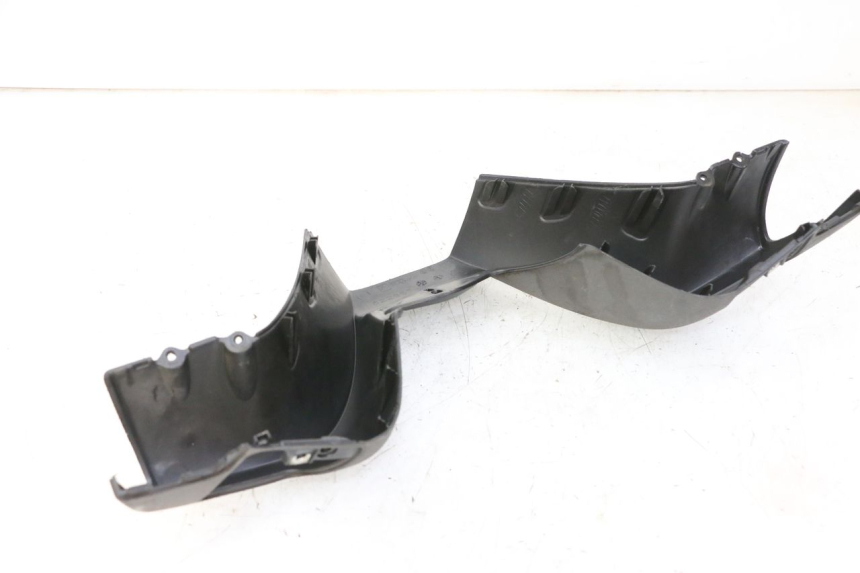 photo de CUBIERTA DEL MANILLAR DELANTERO PIAGGIO MP3 125 (2006 - 2014) - Primer plano técnico