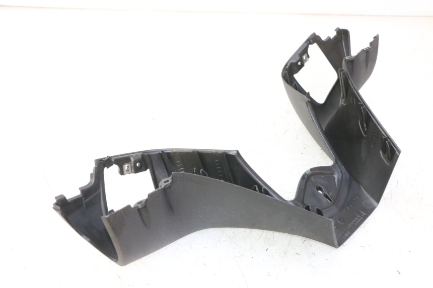 photo de CUBIERTA DEL MANILLAR DELANTERO PIAGGIO MP3 125 (2006 - 2014) - Detalles de los puntos de fijación