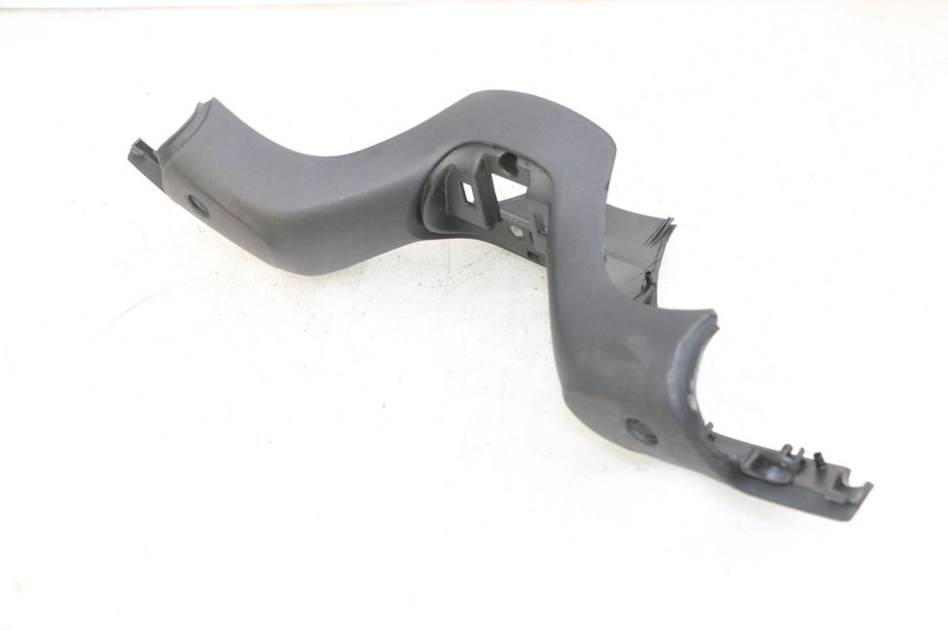 photo de TAPA MANILLAR TRASERO PIAGGIO MP3 500 (2016 - 2018) - Primer plano técnico