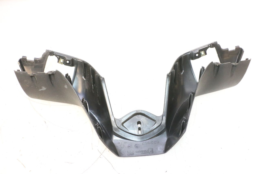 photo de CUBIERTA DEL MANILLAR DELANTERO PIAGGIO MP3 125 (2006 - 2014) - Primer plano técnico