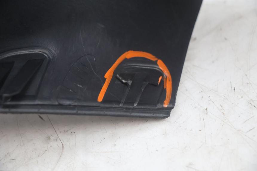 photo de CUBIERTA DEL MANILLAR DELANTERO PIAGGIO MP3 500 (2011 - 2015) - Primer plano técnico