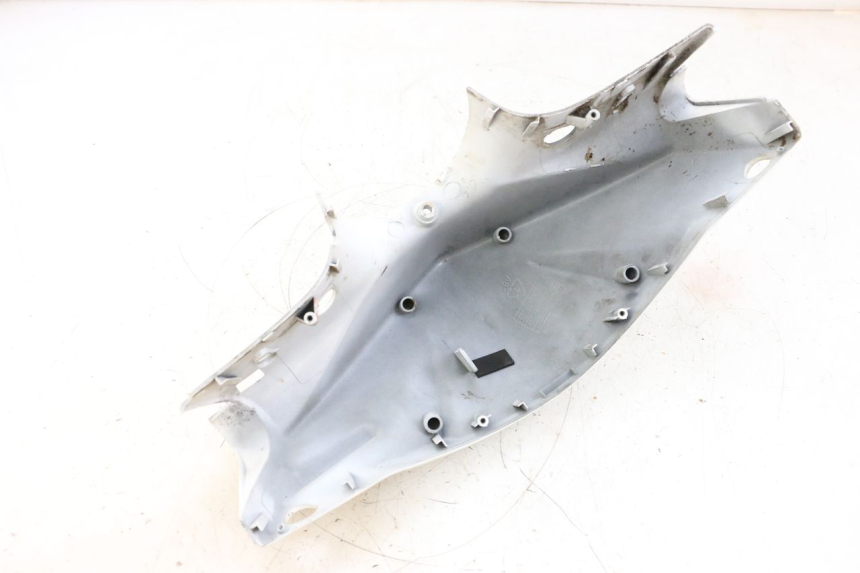 photo de TAPA MANILLAR TRASERO SYM ORBIT 2 50 (2008 - 2014) - Zoom sobre los componentes