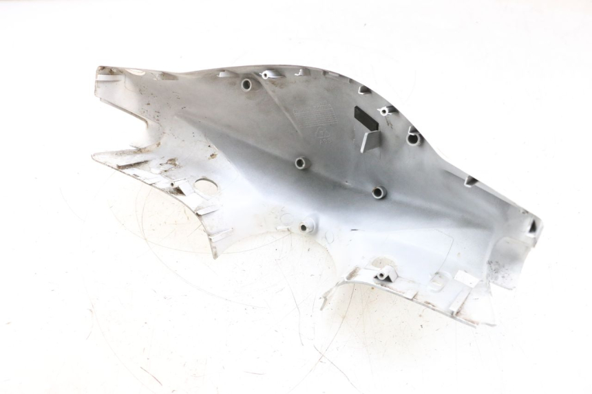 photo de TAPA MANILLAR TRASERO SYM ORBIT 2 50 (2008 - 2014) - Enfoque en la estructura