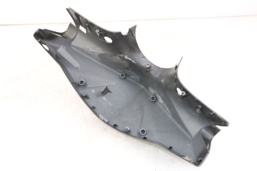 photo de TAPA MANILLAR TRASERO SYM ORBIT 50 (2008 - 2010) - Detalle de la pieza