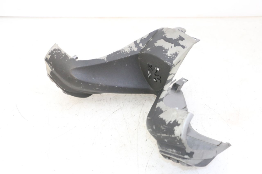 photo de CUBIERTA DEL MANILLAR DELANTERO PEUGEOT ELYSTAR 50 (2002 - 2014) - Detalles de los puntos de fijación