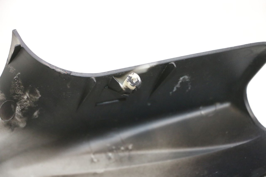 photo de TAPA MANILLAR TRASERO TNT MOTOR ROMA 12' 2T 50 (2007 - 2018) - Primer plano técnico