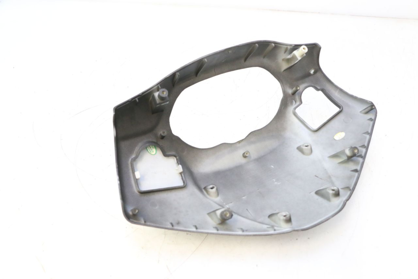 photo de CUBIERTA DEL MANILLAR DELANTERO KEEWAY RY6 2T 50 (2011 - 2019) - Primer plano técnico