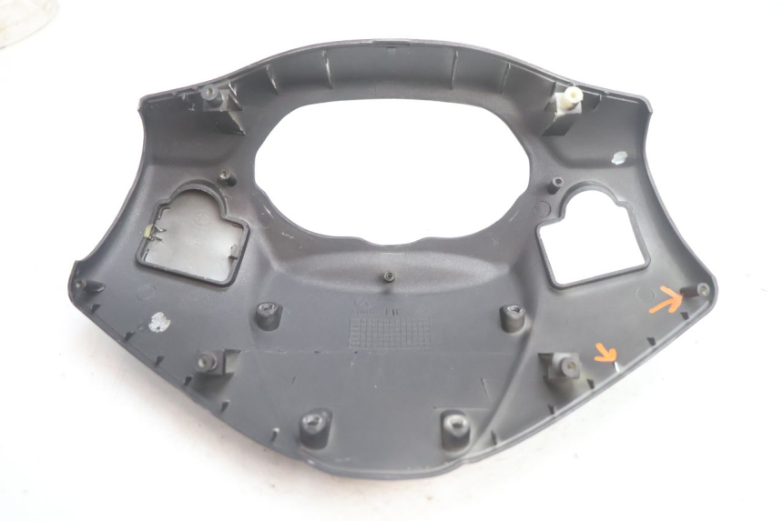 photo de CUBIERTA DEL MANILLAR DELANTERO KEEWAY RY6 2T 50 (2011 - 2019) - Primer plano técnico