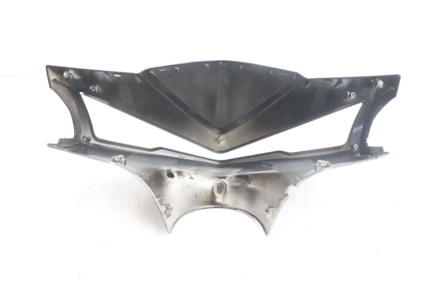 photo de TAPA MANILLAR TRASERO JM MOTORS SANTANA EVO 50 (2024 - 2026) - Primer plano técnico