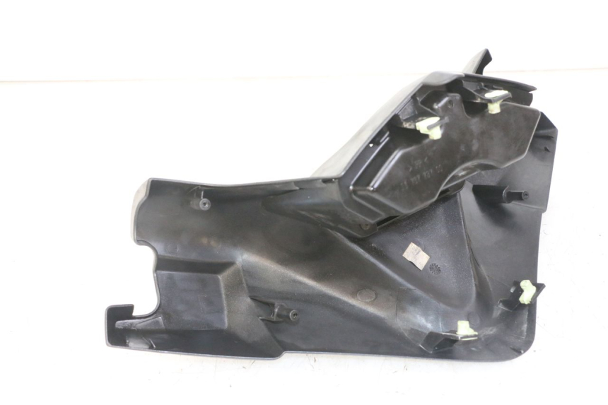 photo de TAPA MANILLAR TRASERO PEUGEOT SATELIS COMPRESSOR K15 125 (2006 - 2009) - Primer plano técnico