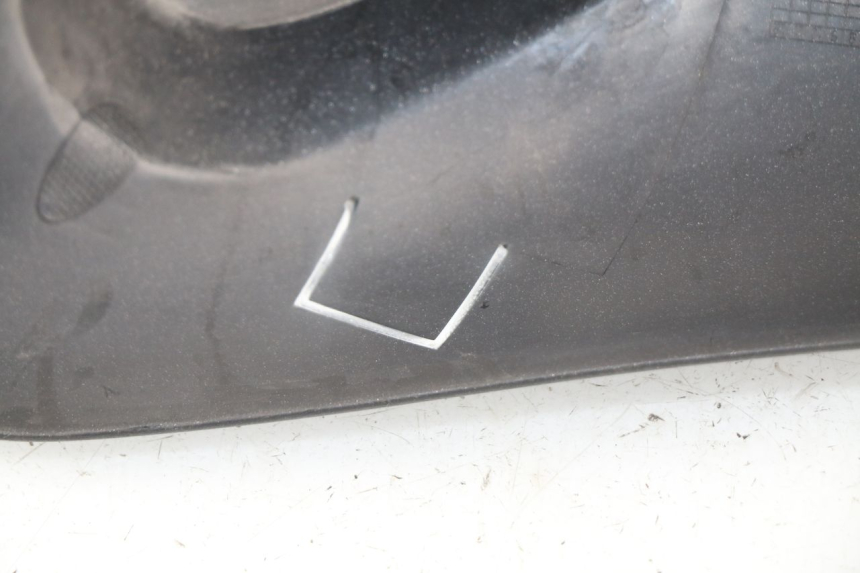 photo de TAPA MANILLAR TRASERO PEUGEOT SATELIS 300 (2012 - 2015) - Primer plano técnico