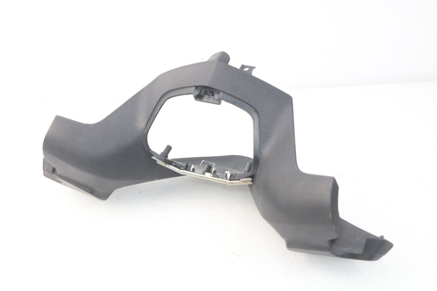 photo de TAPA MANILLAR TRASERO PEUGEOT SATELIS 300 (2012 - 2015) - Detalles de los puntos de fijación