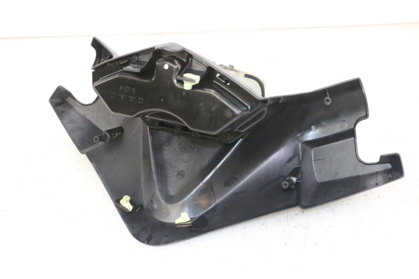 photo de TAPA MANILLAR TRASERO PEUGEOT SATELIS 125 (2013 - 2018) - Detalle de la pieza