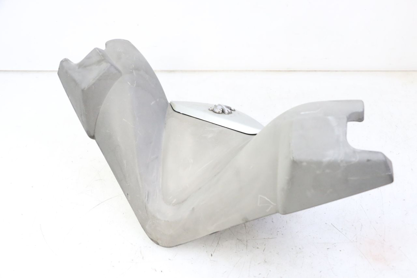 photo de TAPA MANILLAR TRASERO PEUGEOT SATELIS 125 (2010 - 2012) - Características distintivas