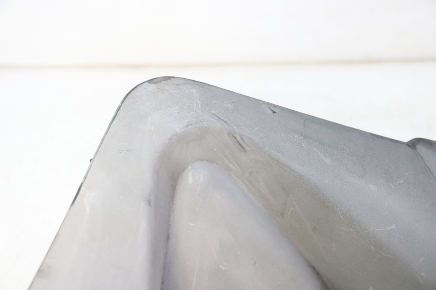 photo de TAPA MANILLAR TRASERO PEUGEOT SATELIS 125 (2010 - 2012) - Zoom estado de uso