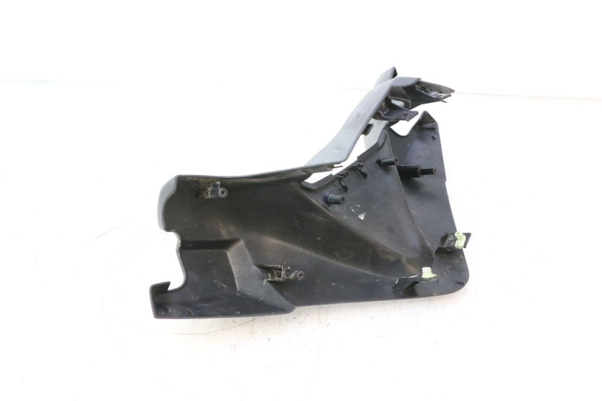 photo de TAPA MANILLAR TRASERO PEUGEOT SATELIS 125 (2006 - 2009) - Primer plano técnico