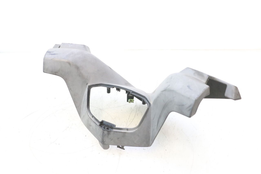 photo de TAPA MANILLAR TRASERO PEUGEOT SATELIS 125 (2006 - 2009) - Detalles de los puntos de fijación