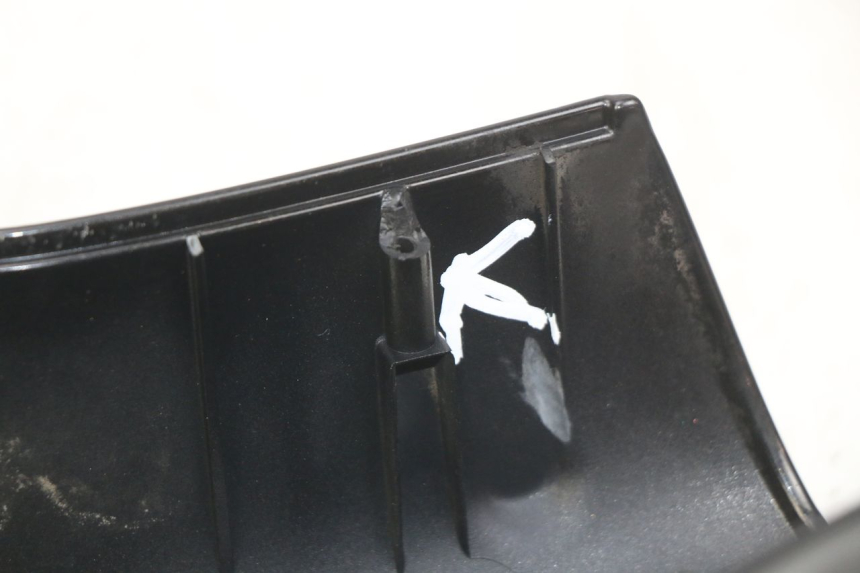 photo de CUBIERTA DEL MANILLAR DELANTERO APRILIA SCARABEO 100 (2003 - 2012) - Detalles de los puntos de fijación