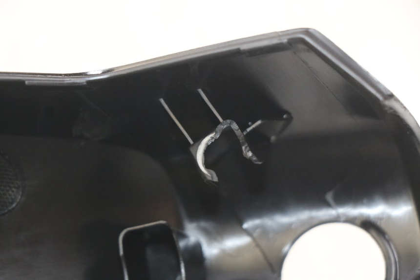 photo de CUBIERTA DEL MANILLAR DELANTERO MBK SKYCRUISER 125 (2010 - 2013) - Otra perspectiva