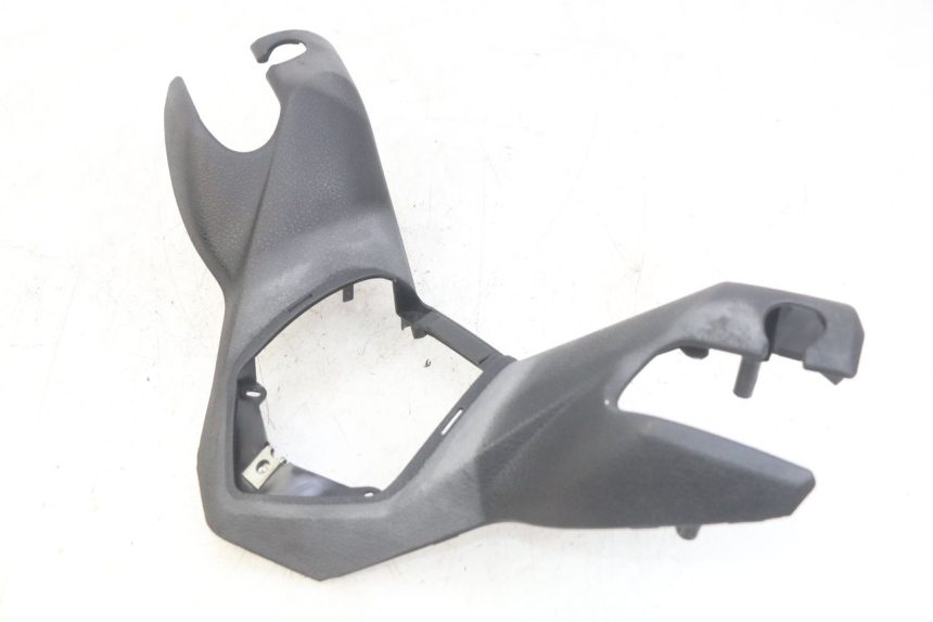 photo de CUBIERTA DEL MANILLAR DELANTERO MBK SKYCRUISER 125 (2010 - 2013) - Detalles de los puntos de fijación