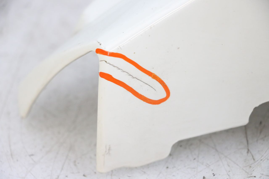 photo de TAPA MANILLAR TRASERO PEUGEOT STREETZONE 2T 50 (2014 - 2019) - Detalles de los puntos de fijación