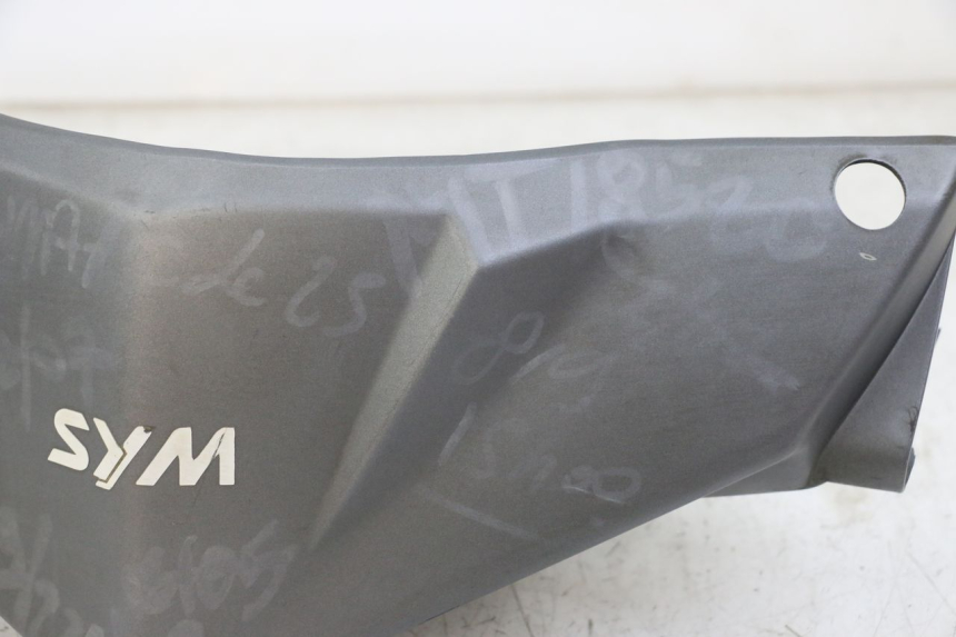 photo de TAPA MANILLAR TRASERO SYM ORBIT 2 4T 50 (2008 - 2017) - Detalles de los puntos de fijación