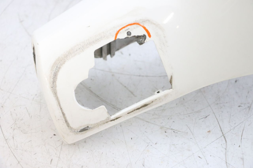 photo de TAPA MANILLAR TRASERO PIAGGIO VESPA GTS SUPER IE 125 (2009 - 2016) - Foto de producto adicional