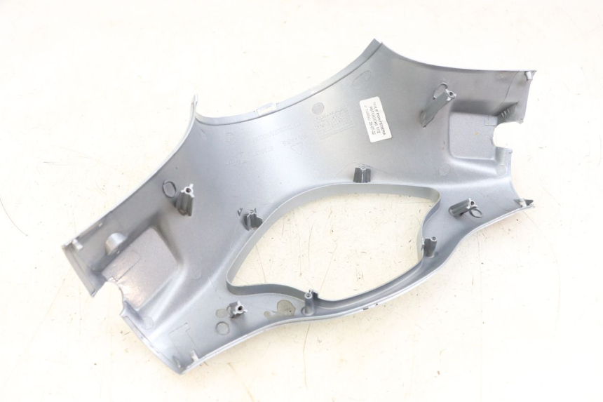 photo de CUBIERTA DEL MANILLAR DELANTERO PIAGGIO VESPA PRIMAVERA 4T 50 (2021 - 2024) - Marcados y referencias originales