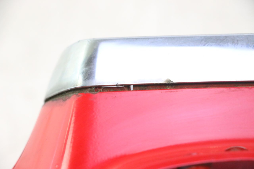 photo de CUBIERTA DEL MANILLAR DELANTERO PIAGGIO VESPA S 2T 50 (2007 - 2014) - Primer plano de alta resolución