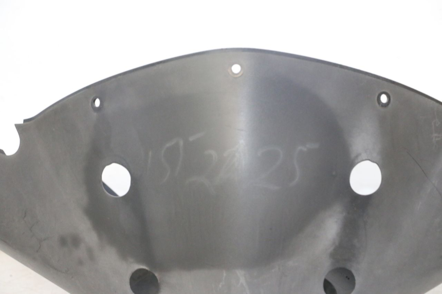 photo de TAPA MANILLAR TRASERO YAMAHA X-CITY XCITY 125 (2007 - 2013) - Zoom sobre los componentes