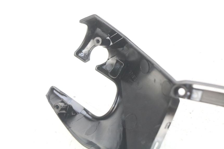 photo de CUBIERTA DEL MANILLAR DELANTERO YAMAHA X-MAX XMAX 125 (2010 - 2013) - Primer plano técnico