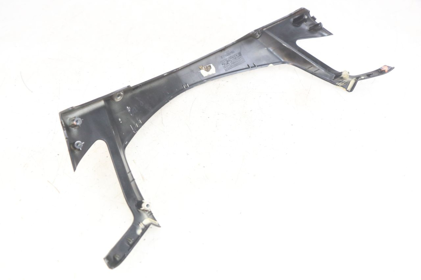 photo de CUBIERTA DEL MANILLAR DELANTERO YAMAHA X-MAX XMAX 250 (2006 - 2009) - Primer plano técnico