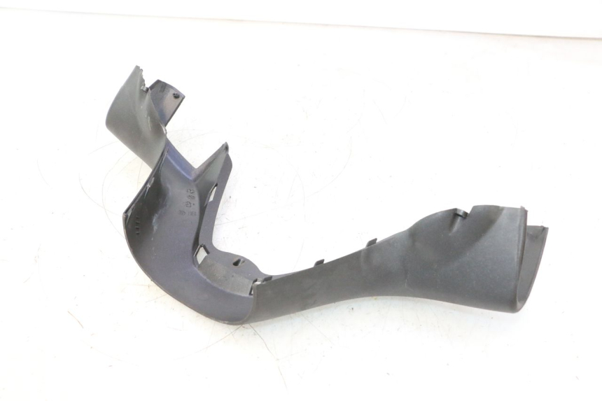 photo de TAPA MANILLAR TRASERO PIAGGIO X8 STREET 125 (2006 - 2007) - Detalles de los puntos de fijación