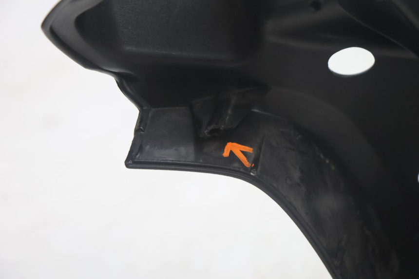 photo de CUBIERTA DEL MANILLAR DELANTERO YAMAHA YP MAJESTY 125 (2002 - 2006) - Detalles de los puntos de fijación