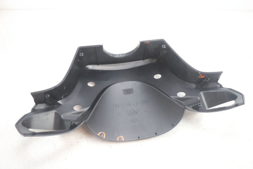 photo de CUBIERTA DEL MANILLAR DELANTERO YAMAHA YP MAJESTY 125 (2002 - 2006) - Marcados y referencias originales