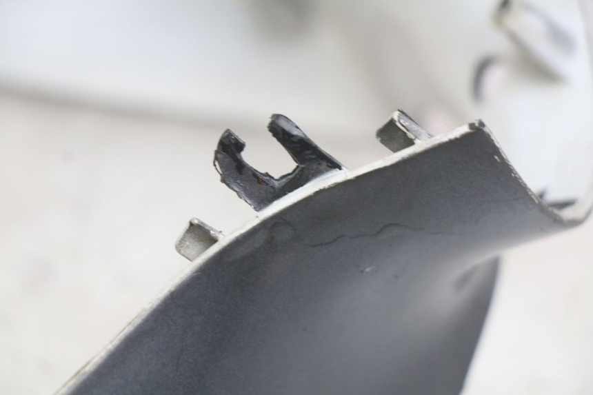 photo de CUBIERTA DEL MANILLAR DELANTERO PIAGGIO ZIP 2T 50 (2009 - 2019) - Detalles de los puntos de fijación