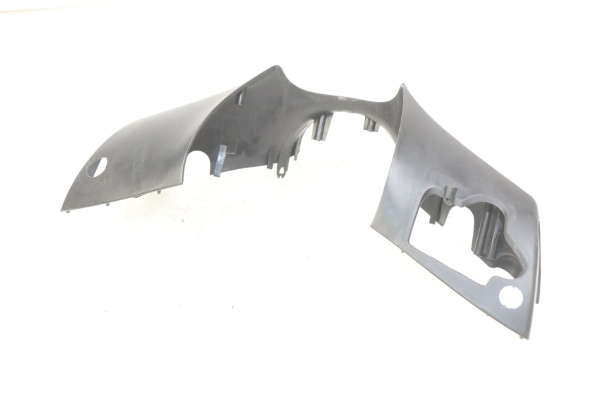 photo de CUBIERTA DEL MANILLAR DELANTERO PIAGGIO ZIP 4T 50 (2018 - 2020) - Detalles de los puntos de fijación