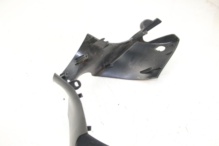 photo de CUBIERTA DEL MANILLAR DELANTERO PIAGGIO ZIP 4T 50 (2018 - 2020) - Otra perspectiva