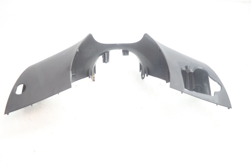 photo de TAPA MANILLAR TRASERO PIAGGIO ZIP IGET 4T 50 (2021 - 2023) - Primer plano técnico